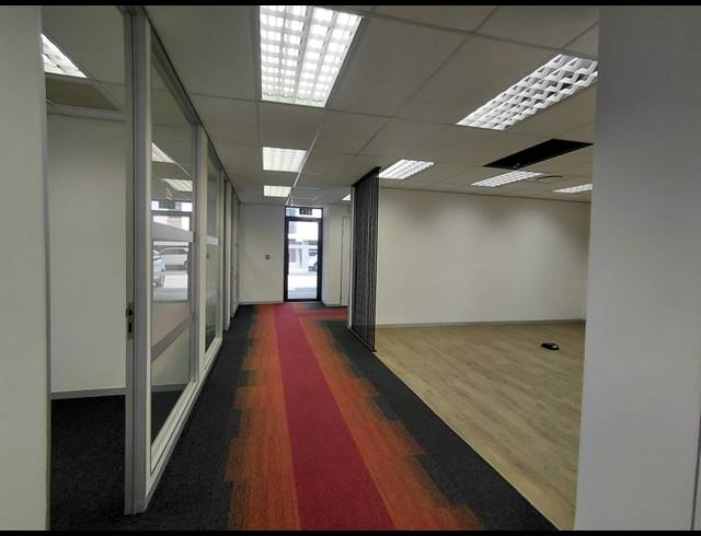 209M² OFFICE TO LET IN BRYANSTON